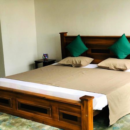 Barefoot Inn Kandy Ngoại thất bức ảnh