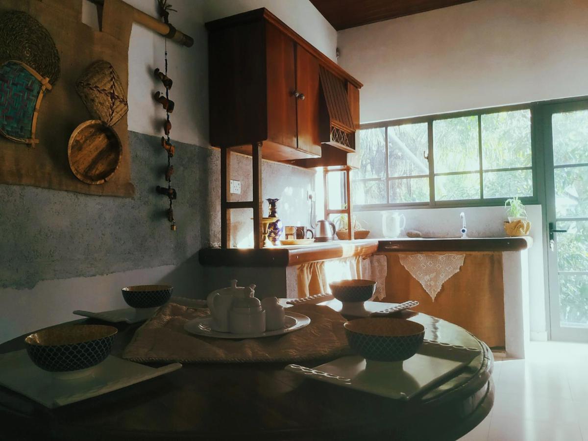 Barefoot Inn Kandy Ngoại thất bức ảnh